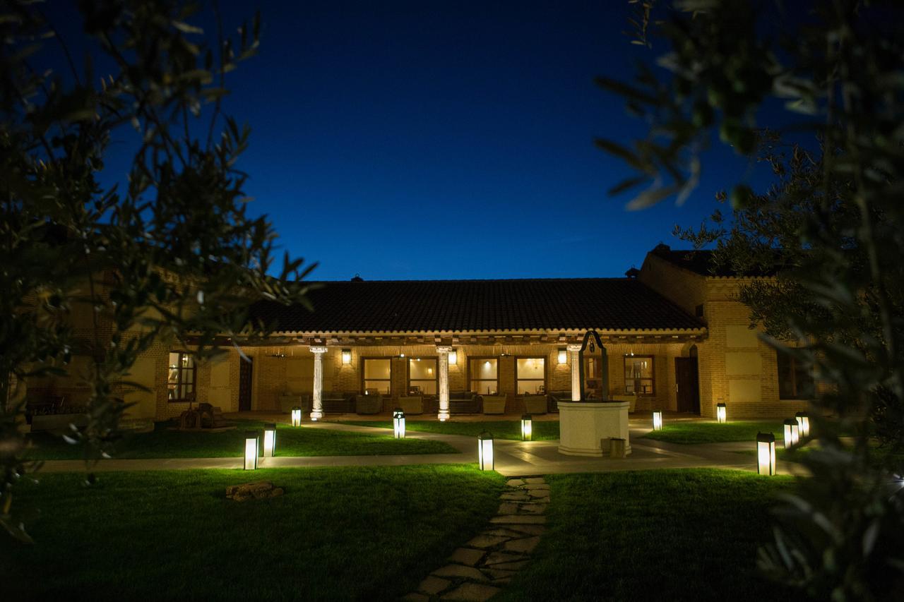 Posada Isabel De Castilla Madrigal de las Altas Torres Exterior photo